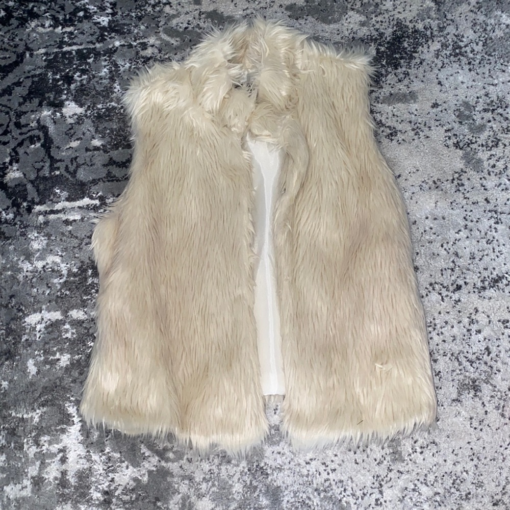 Ci Sono beige white faux fur vest with pockets